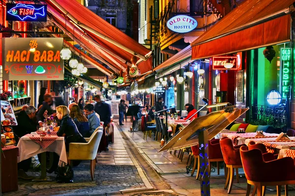 Gece tarafından Istanbul'da restoranlar