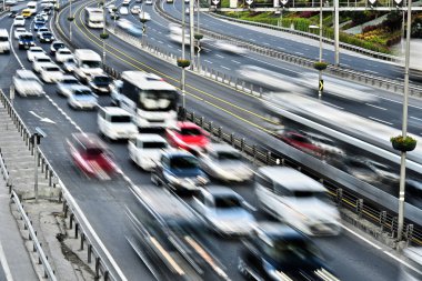 Rush hour sırasında Istanbul'da kontrollü erişimli Otoban