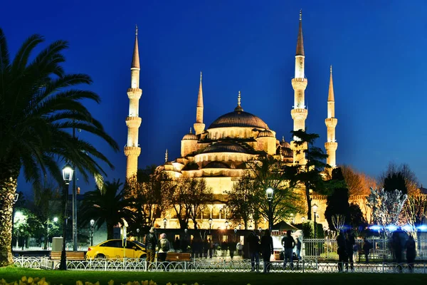Mezquita Sultan Ahmed o Mezquita Azul en Estambul, Turquía — Foto de Stock