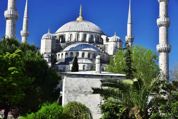 Мечеть Султана Ахмеда или Голубая мечеть в Стамбуле, Турция — стоковое фото