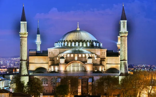 Hagia Sophia museum (Ayasofya Muzesi) in Istanbul, Turkey — Stock Photo, Image