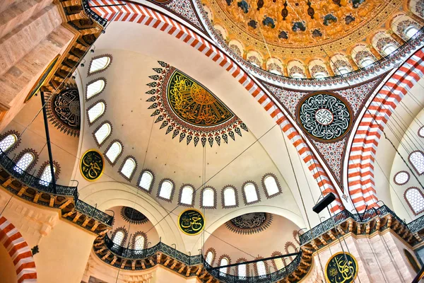 Interior Masjid Suleymaniye di Istanbul, Turki — Stok Foto