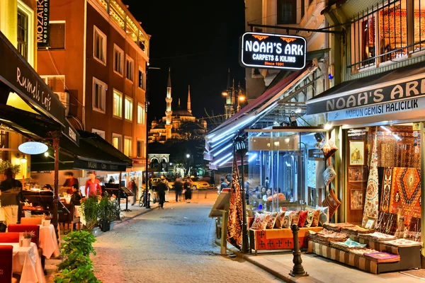 Restaurants in Istanbul by night — Stock Photo, Image