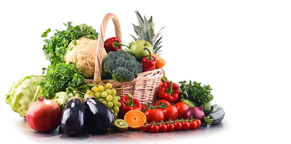 Асорті сирі органічні овочі та фрукти — стокове фото