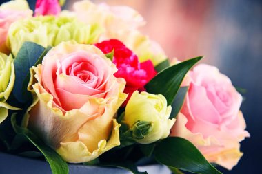 Gül buket ile kompozisyon