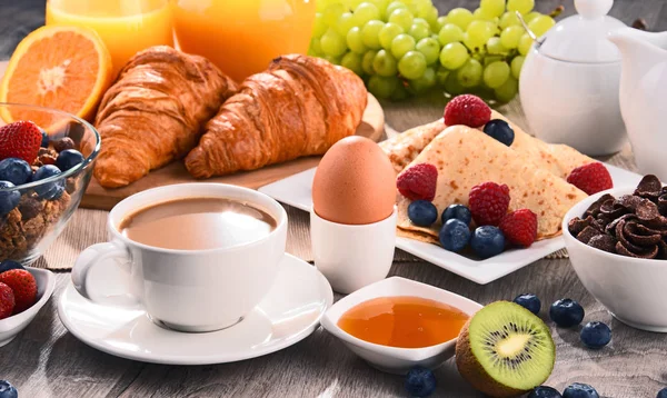 Breakfast served with coffee, juice, croissants and fruits — Stock Photo, Image