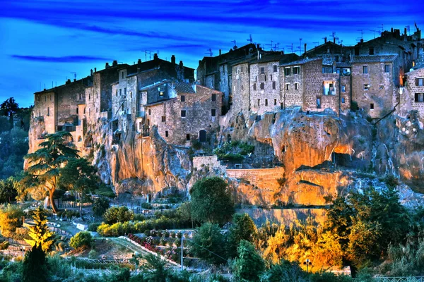 Ciudad de Pitigliano en la provincia de Grosseto en Toscana, Italia —  Fotos de Stock