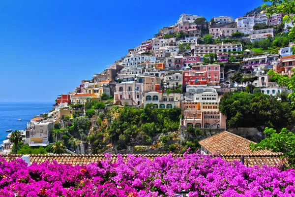 Cidade de Positano, na costa de Amalfi, Itália — Fotografia de Stock