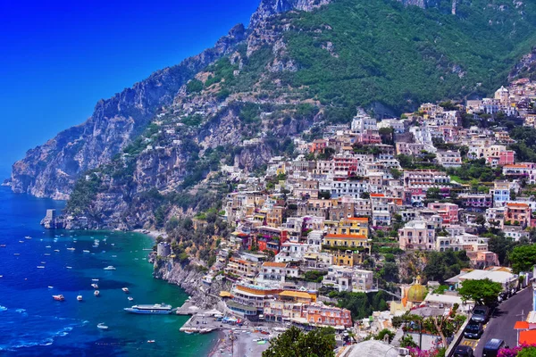 Cidade de Positano, na costa de Amalfi, Itália — Fotografia de Stock