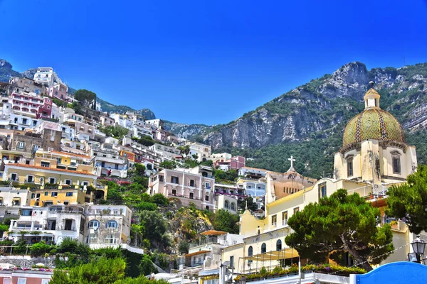 Cidade de Positano, na costa de Amalfi, Itália — Fotografia de Stock