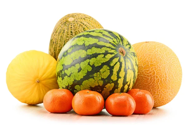 Komposition mit verschiedenen Melonen und Mandarinen — Stockfoto