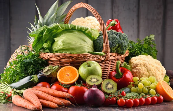 什锦原料有机蔬菜和水果 — 图库照片