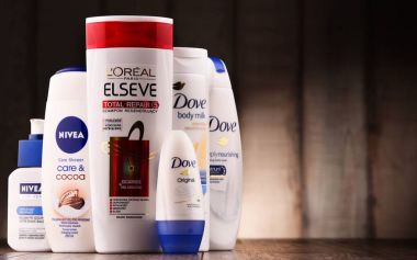 Konteyner ile kompozisyon küresel kozmetik markalar