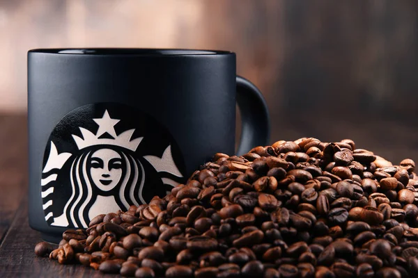Σύνθεση με φλιτζάνι Starbucks καφέ — Φωτογραφία Αρχείου