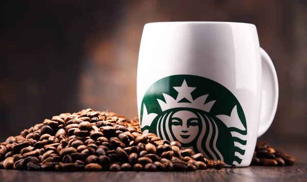 Složení s šálkem kávy Starbucks — Stock fotografie
