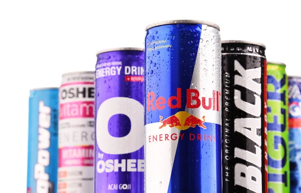 Burkar av diverse global energy drink produkter — Stockfoto