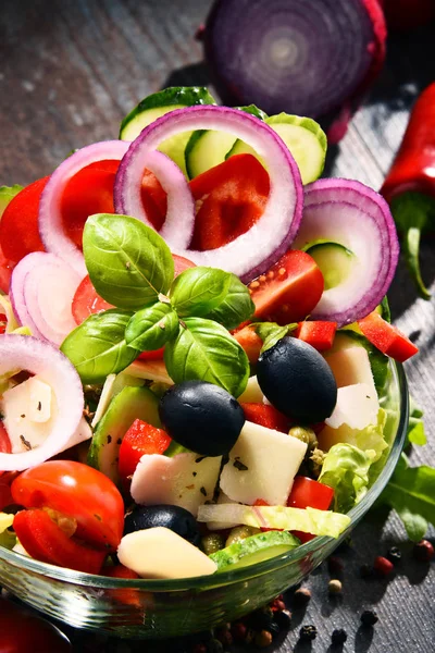 Složení s mísou na zeleninový salát. Vyvážená strava — Stock fotografie