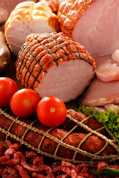 Prodotti a base di carne, compresi prosciutto e salumi — Foto Stock