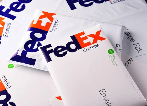 Fedex-Umschläge und -Pakete — Stockfoto