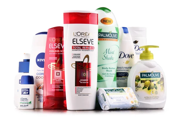 Composizione con contenitori di marche di cosmetici globali — Foto Stock