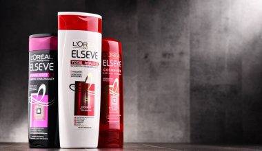 L'Oreal ürünlerin üç konteynerler ile kompozisyon
