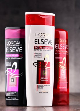 L'Oreal ürünlerin üç konteynerler ile kompozisyon