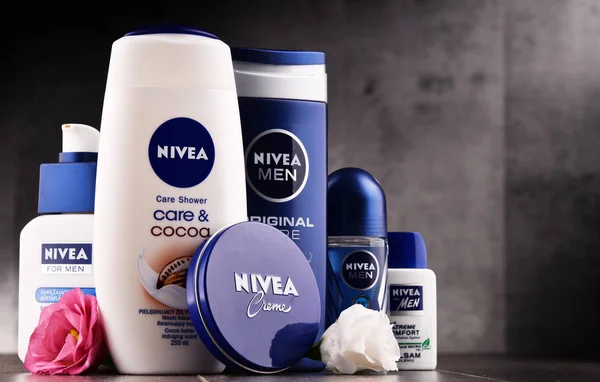 Vielzahl von Nivea-Produkten einschließlich Creme und Seife — Stockfoto