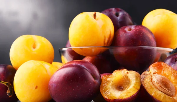 Composition with bowl of sweet ripe plums — Stock Photo, Image