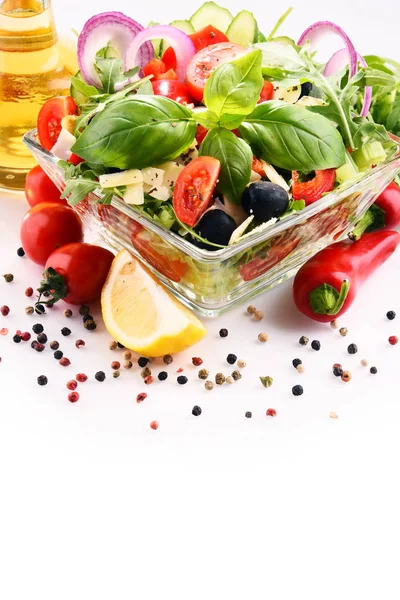 Composição com tigela de salada vegetal. Dieta equilibrada — Fotografia de Stock