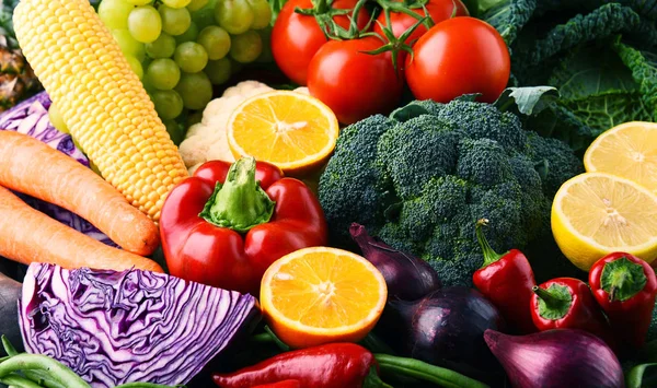 원시 유기농 야채와 과일의 다양 한 구성 — 스톡 사진
