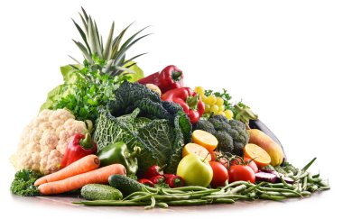 Çeşitli ham organik sebze ve meyve ile kompozisyon