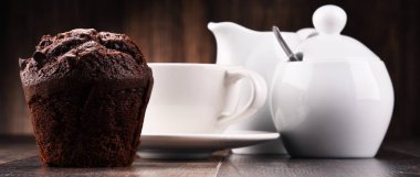 Kahve ve çörek Kupası ile kompozisyon