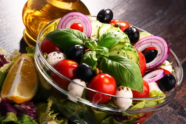 Composition with vegetable salad bowl. Balanced diet — Stock Photo, Image