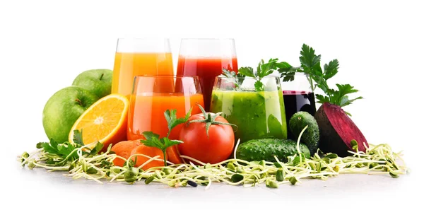 Glasses with fresh organic vegetable and fruit juices — Stock Photo, Image