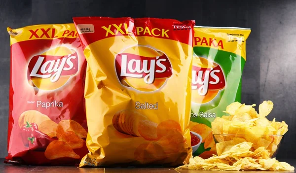 Pacotes de batatas fritas Lays — Fotografia de Stock