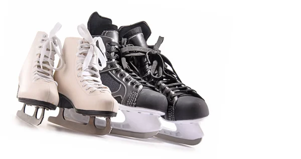 Patines de hockey sobre hielo y patines de figura aislados en blanco —  Fotos de Stock