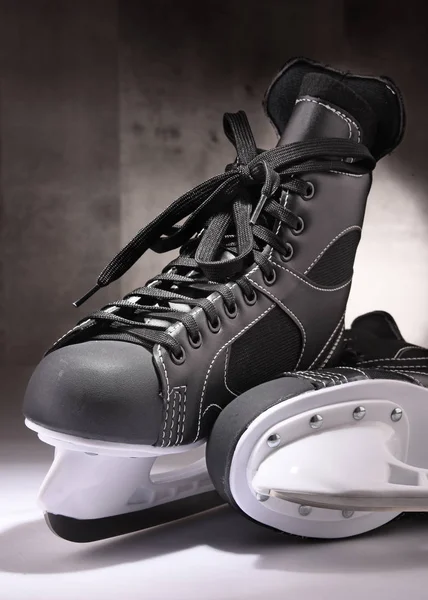 Paar Eishockeyschuhe — Stockfoto