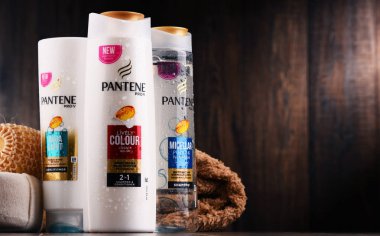 Pantene ürünlerin konteynerler