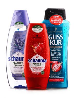 Schwarzkopf ürünlerin üzerinde beyaz izole konteyner