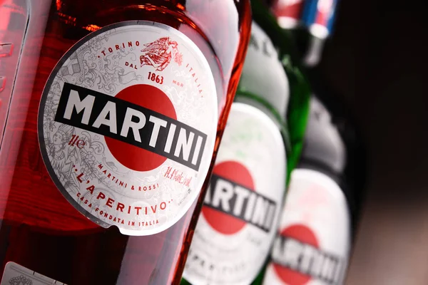 Пляшки з мартіні, знаменитого італійського вермуту — стокове фото