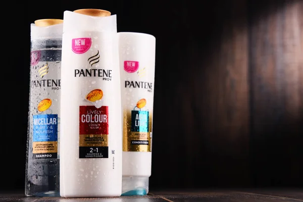 Containers of Pantene products — Stock Photo, Image