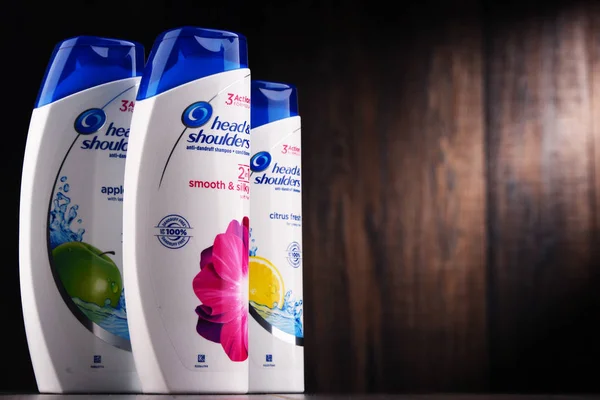 Containers of Head & Shoulders products — Stock Photo, Image