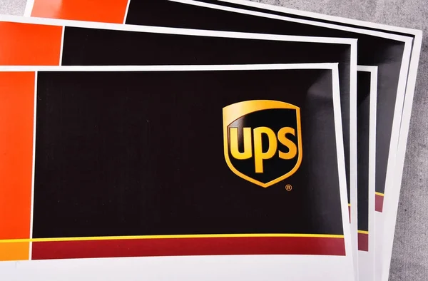 Конверты Uinited Parcel Service или UPS — стоковое фото
