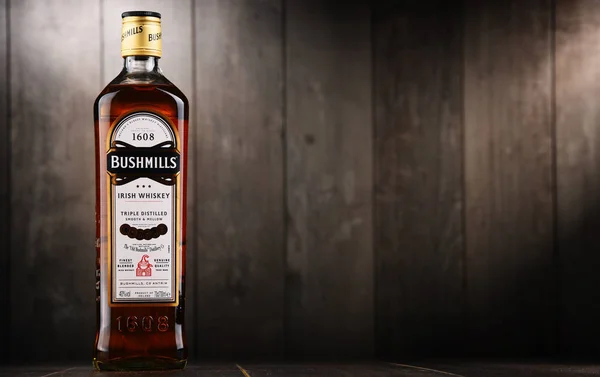 Пляшка оригінальний ірландського віскі Bushmills — стокове фото