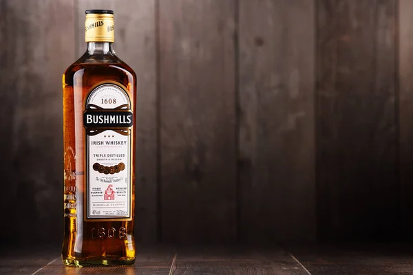 Bushmills özgün İrlanda viski şişe — Stok fotoğraf