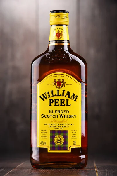 Bouteille de whisky écossais mélangé William Peel — Photo