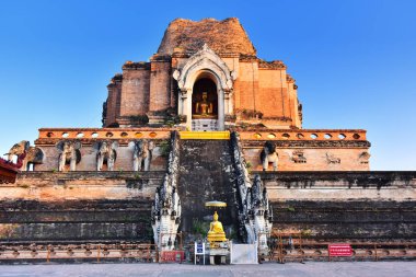 Wat Chedi Luang, Tayland, Chiang Mai 'de bir Budist tapınağı.