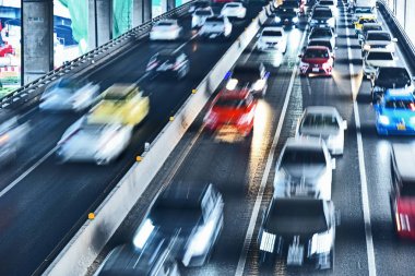Bangkok 'ta trafiğin yoğun olduğu saatlerde kontrollü erişim otoyolu