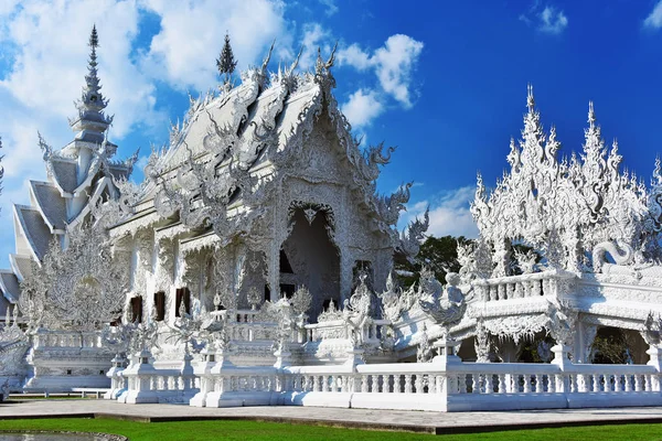 Wat Rong Khun ou o Templo Branco em Chiang Rai, Tailândia — Fotografia de Stock