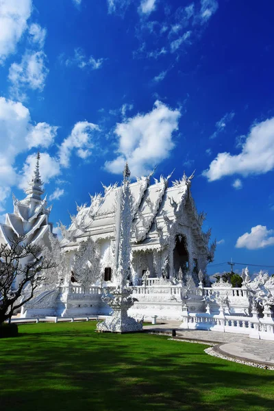 Wat Rong Khun ou o Templo Branco em Chiang Rai, Tailândia — Fotografia de Stock